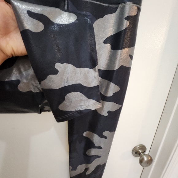 Noli faux leather camouflage wide band leggings sz M - Picture 12 of 15